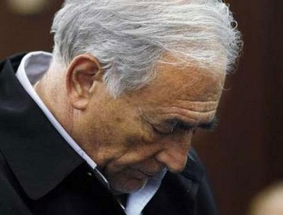 Dominique Strauss-Kahn Như vậy, quy trình lựa chọn vị trí đứng đầu IMF thường mang tính không chính thức và theo thông lệ từ trước đến nay thì nó thường dành cho một công dân châu Âu. Tuy nhiên hiện nay, quy trình đó đang chịu sức ép từ các nền kinh tế mới nổi vốn rất muốn có tiếng nói có trọng lượng hơn trong việc đề cử và bổ nhiệm người lãnh đạo IMF. Thực tế, những năm qua, châu Âu và Mỹ phải nhờ đến sự giúp đỡ cũng như đóng góp tài chính của các nền kinh tế mới nổi như Ấn Độ, Trung Quốc, Brazil và Nga. 